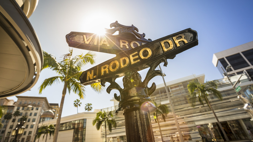 Los Angeles cross street sign of Via Rodeo and N. Rodeo Dr.