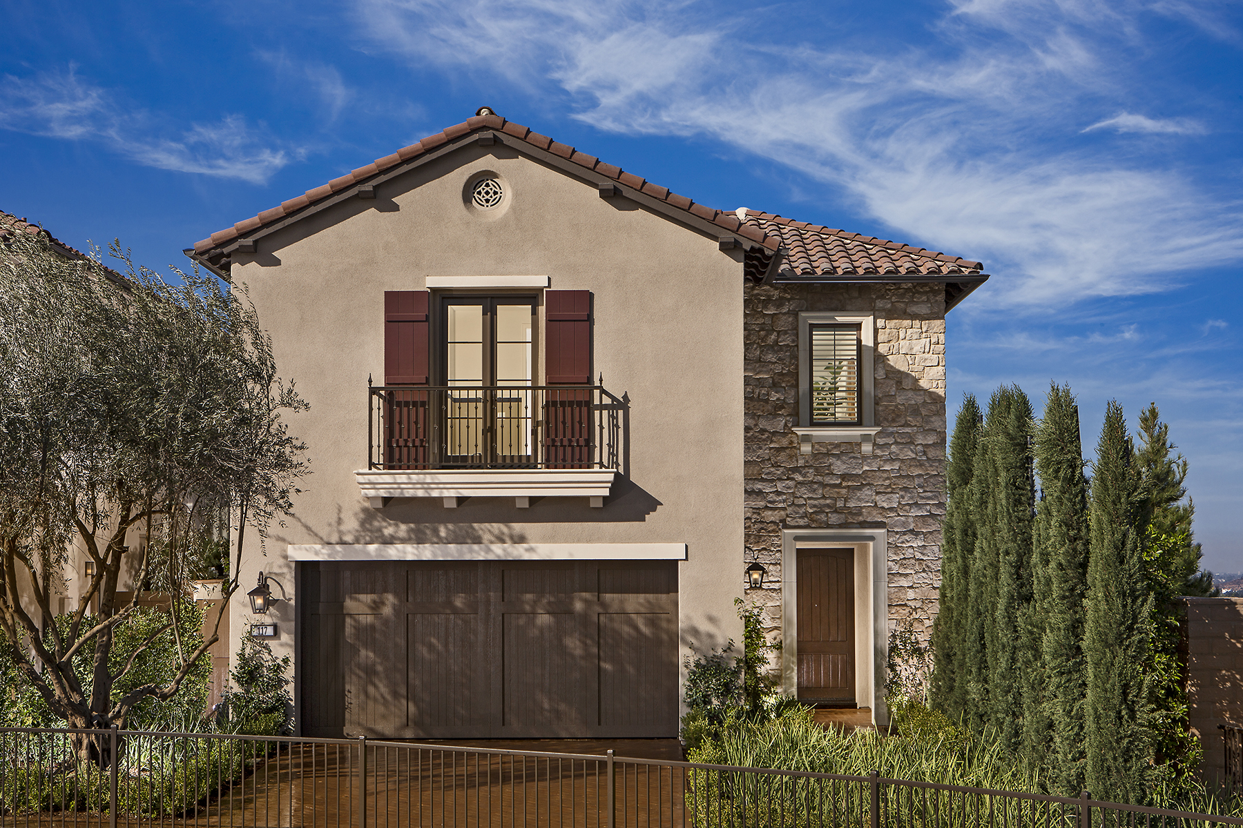 Exterior Home Front Residence 2X Como