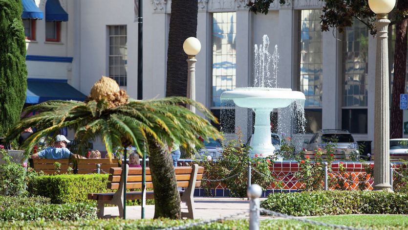 Orange Old Towne fountain