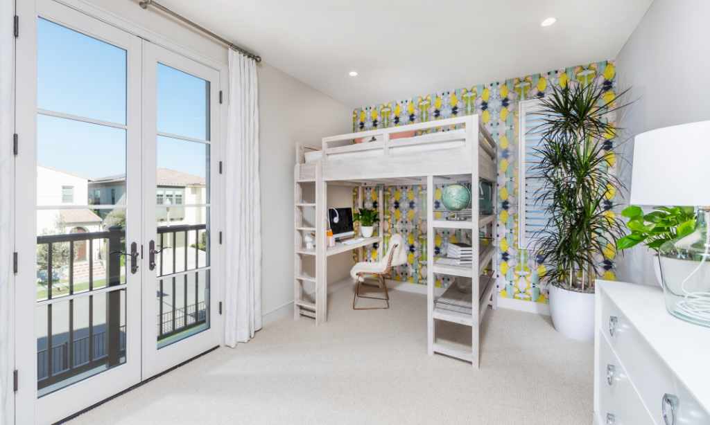 Child Bedroom with Bunk Bed and Desk at Fresco